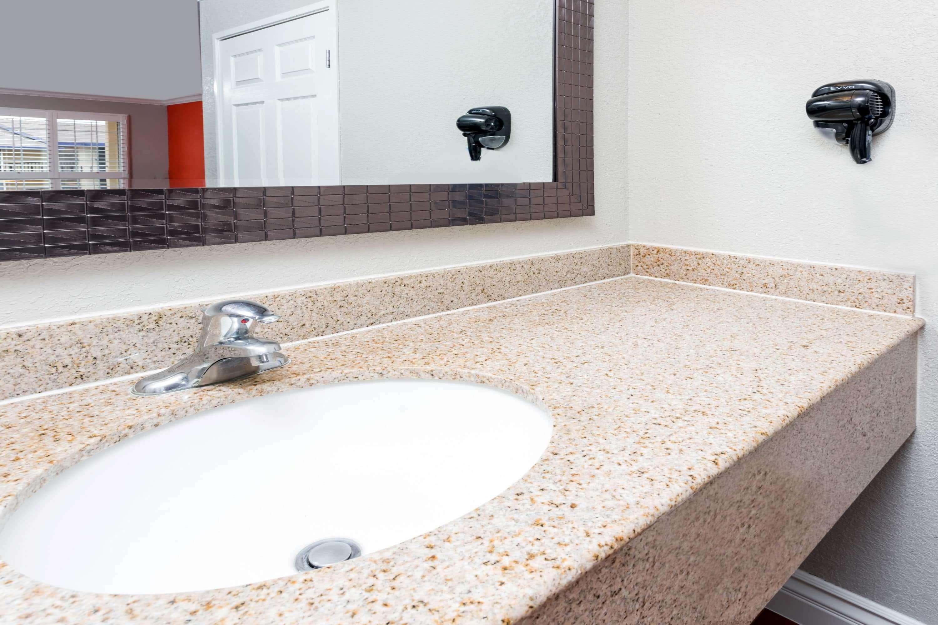 Casa Blanca & Sr-55 Freeway, Near Honda Center, Chapman University, Disneyland 2*