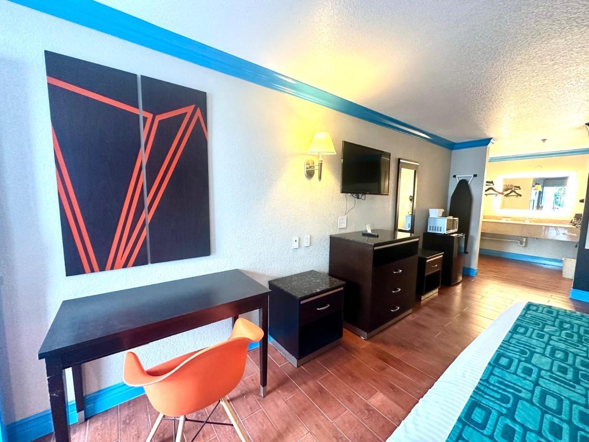 Motel Casa Blanca & Sr-55 Freeway, Near Honda Center, Chapman University, Disneyland 2*
