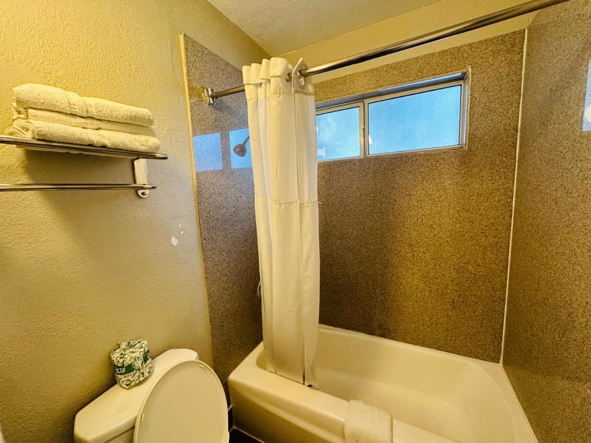 Motel Casa Blanca & Sr-55 Freeway, Near Honda Center, Chapman University, Disneyland 2*