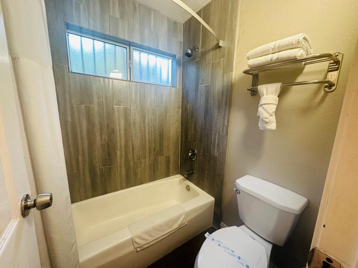 Casa Blanca & Sr-55 Freeway, Near Honda Center, Chapman University, Disneyland Motel Orange