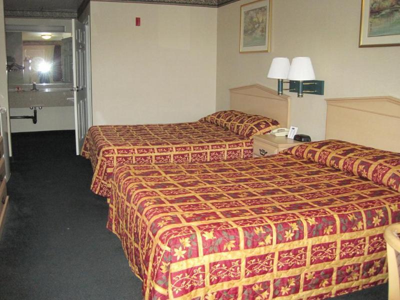 Motel Casa Blanca & Sr-55 Freeway, Near Honda Center, Chapman University, Disneyland Orange