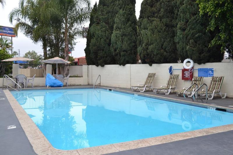 Casa Blanca & Sr-55 Freeway, Near Honda Center, Chapman University, Disneyland 2*